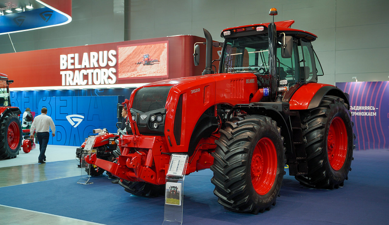Трактор BELARUS 3522 проходит испытания в сельхозцехе МТЗ - 3522