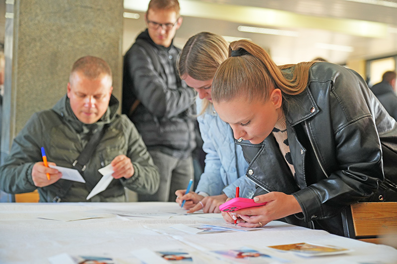 Акция «Отправь письмо маме!» пройдет на МТЗ 8 и 9 октября - den-materi-2024