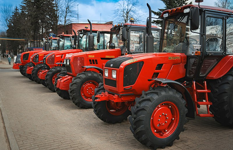МТЗ поставил в Нигерию 2 тыс. тракторов BELARUS - ploshhad-vystav-traktory
