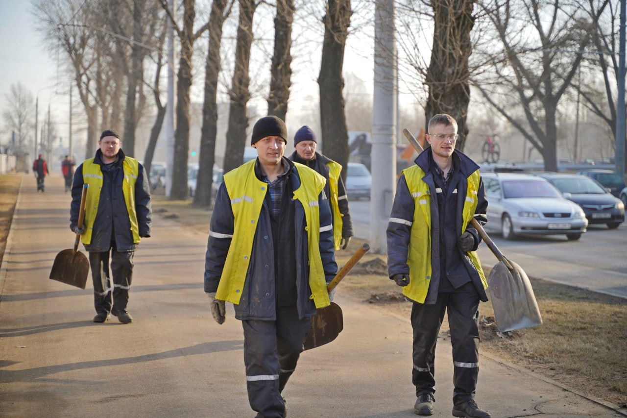 МТЗ присоединился к месячнику по санитарной очистке и благоустройству столицы - 03
