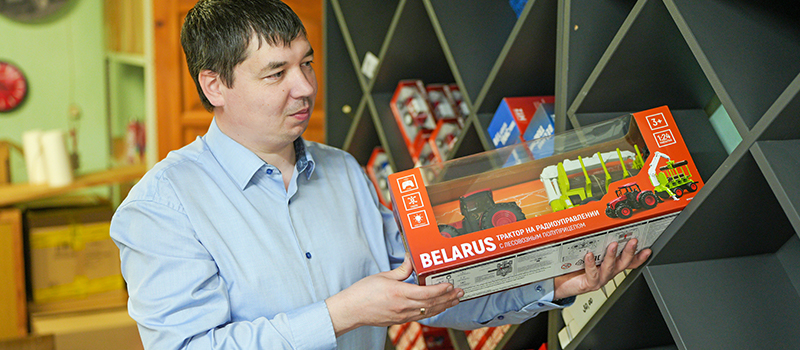 На стиле BELARUS TRACTORS - merch-02