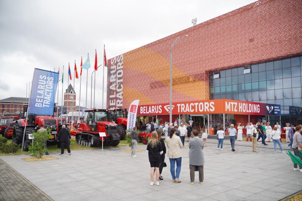 Пятисотсильный трактор BELARUS будет представлен на «БЕЛАГРО-2025» - img_2848-1024x682