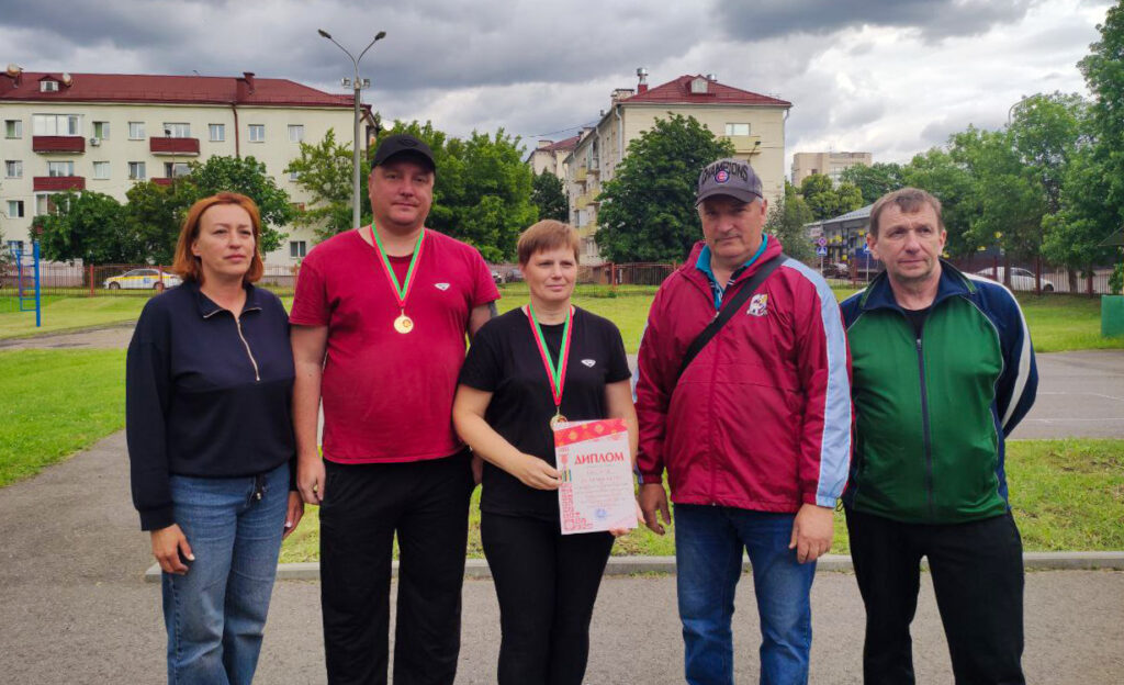 Предприятия «МТЗ-ХОЛДИНГА» заняли призовые места в соревнованиях Партизанского района Минска по городошному спорту - gorodki-01-1024x624